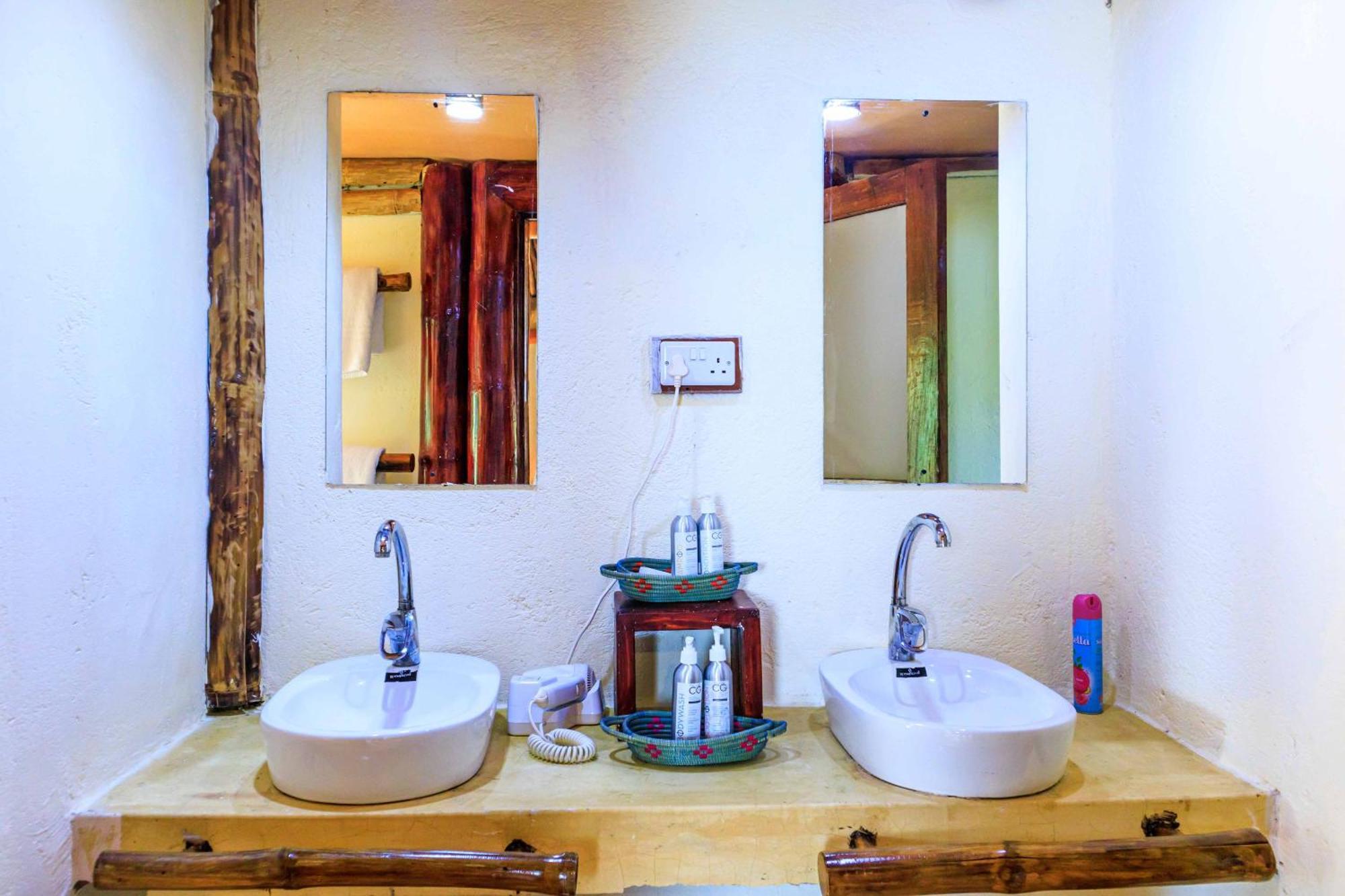 Samburu Elephant Lodge Isiolo Exterior foto